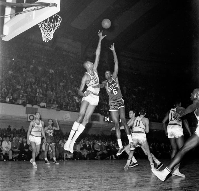 1960-bill-russell-wilt-chamberlain-079008174.jpg